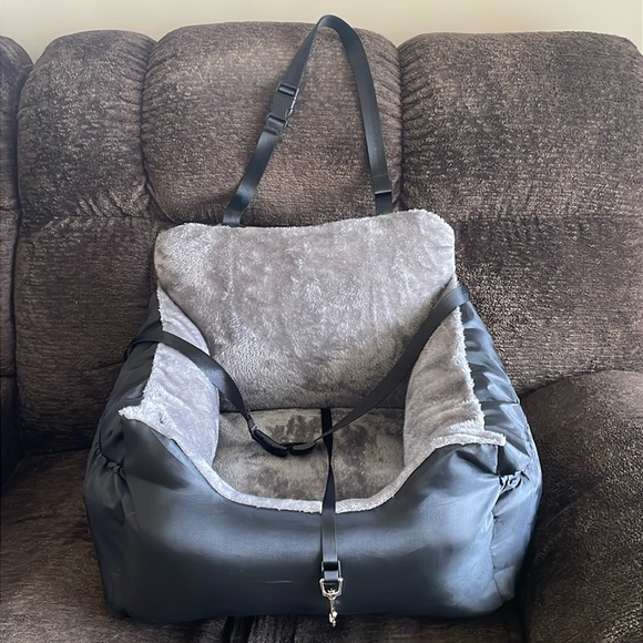 Other - EUC~Small Sized Black/Gray Dog Cushioned Car Seat With Seat Straps/Collar Leash